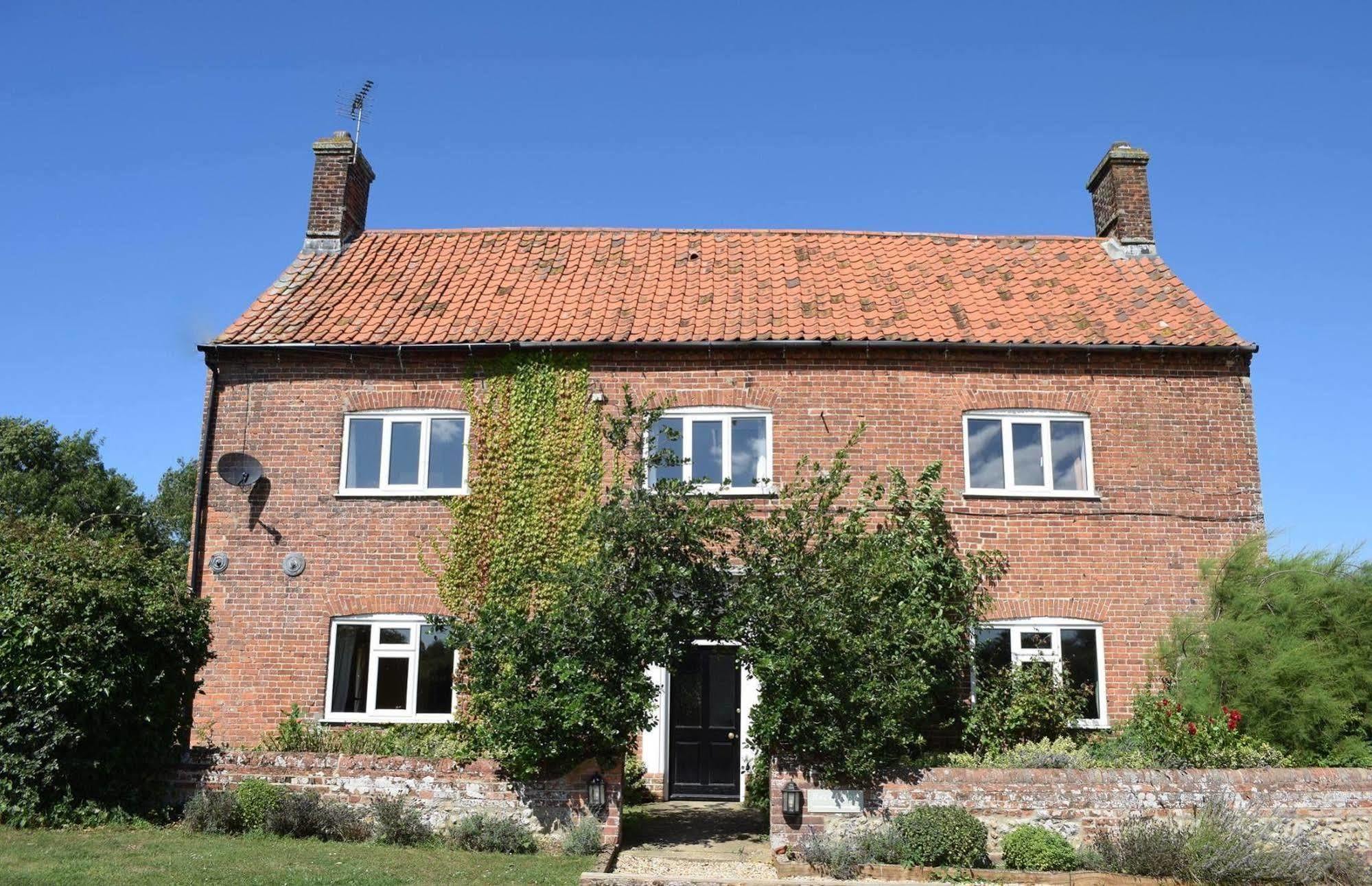 At The Farmhouse Hunters Hall Dereham Exterior photo